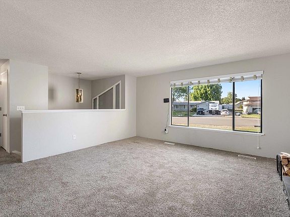 5th image of 6012 W Park St