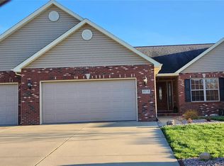 4834 River Rock Ln, Smithton, IL 62285