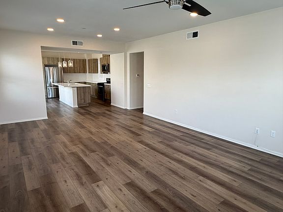5th image of 5200 Beachside Ln #113