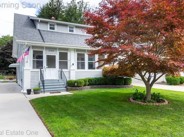 21903 Elmway St, Clinton Township, MI 48035