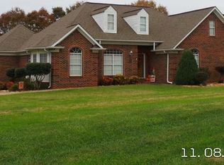 4104 Black Oak Rd, Hickory, NC 28602