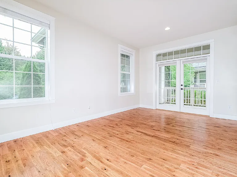 2170 NE Morgan Ln — Photo 3
