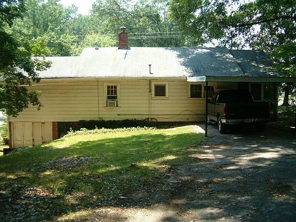 Rear w/covered parking