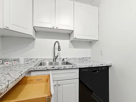3rd image of 2375 Walton Blvd Unit 8