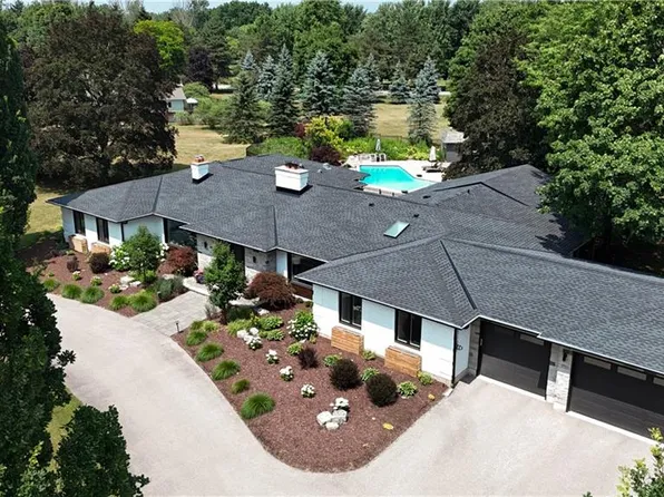 8 Squire Ct, Waterloo, ON N2J 4G8