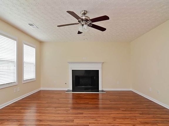 3rd image of 290 Glen Echo Dr