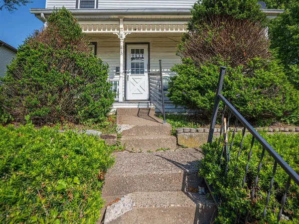 615 S High St, Galena, IL 61036