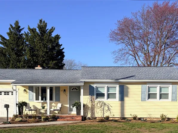 77 Lloyd Avenue, North Babylon, NY 11703