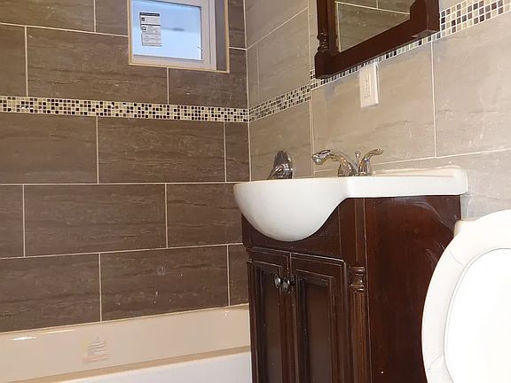 2nd image of 2879 Roberts Ave #1