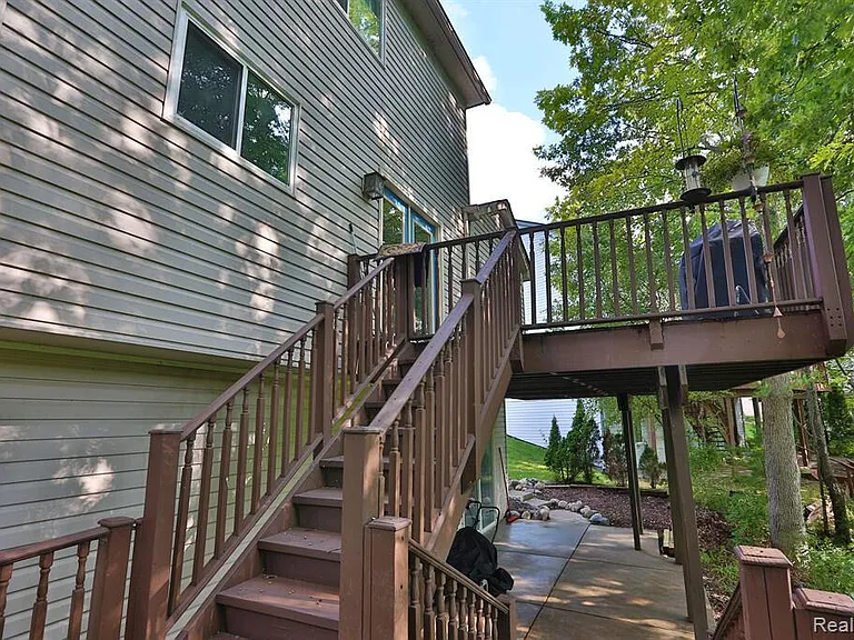 3288 Hickory Dr — Photo 12
