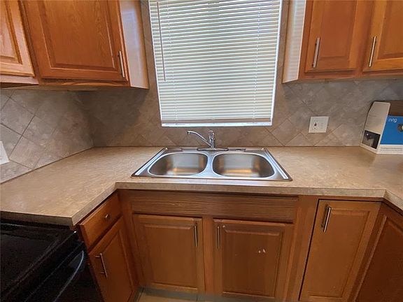 4th image of 511 S Highland Ave