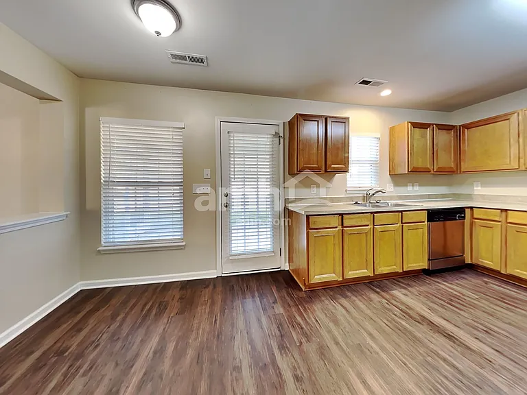 213 Pine Hall Dr — Photo 5