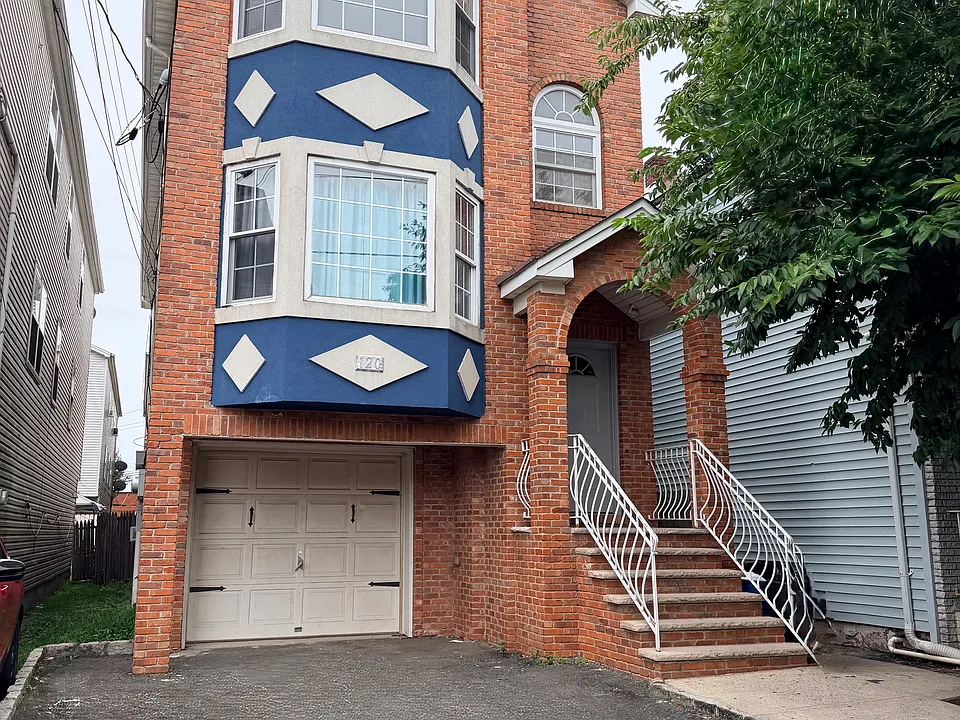 120 Marshall St #2