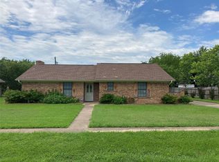 403 Taylor Ln, Mabank, TX 75156