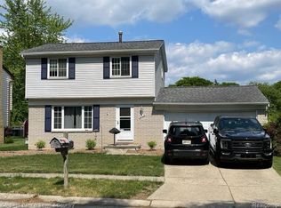 213 Charterhouse Dr, Canton, MI 48188
