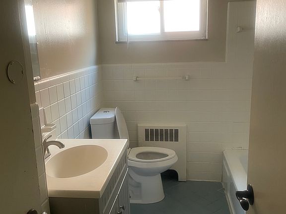 5th image of 2452 Vera Ave #1