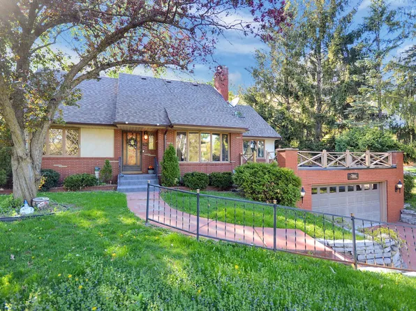 2905 Lake Blvd, North Saint Paul, MN 55109