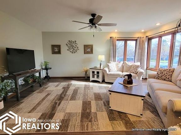4th image of 1204 Southfield Dr