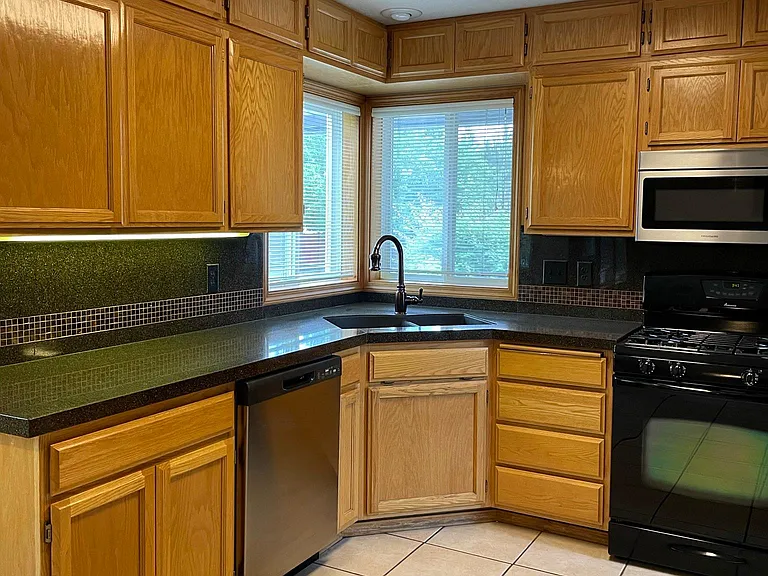 4318 E 39th Ave — Photo 8