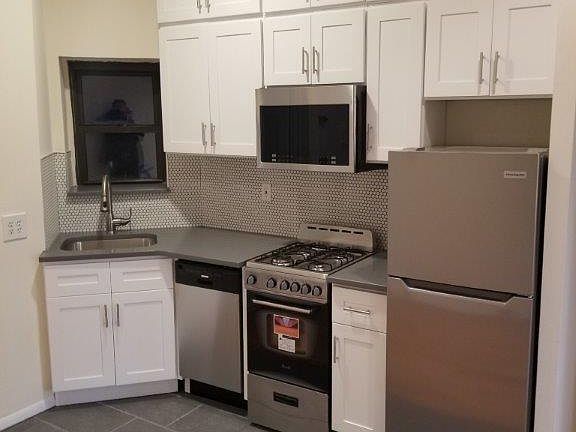 5th image of 321 E 92nd St APT 3C