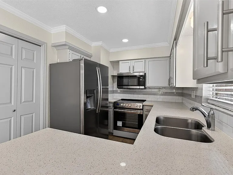 1221 Cedar Post Ln #1B — Photo 7