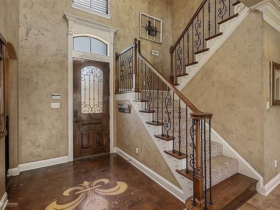 5th image of 569 Chinquipin Dr