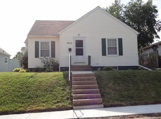 2412 Wilkes Ave, Davenport, IA 52804
