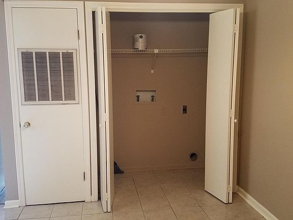 5th image of 304 Vieux Orleans Cir APT A