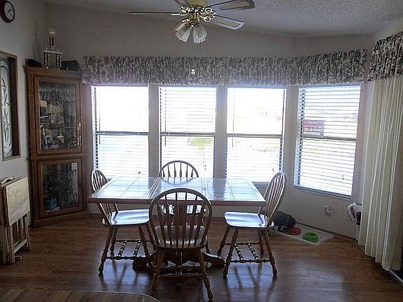 4th image of 730 Bishop Dr