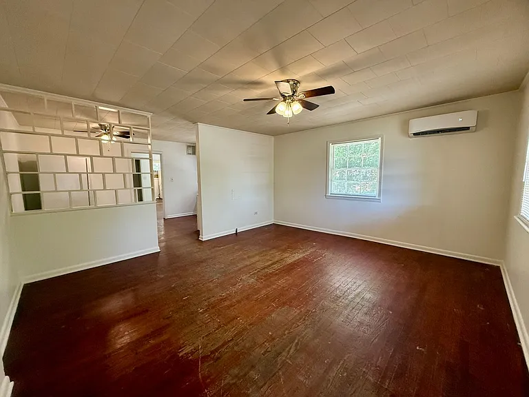 819 W Emerson St — Photo 2