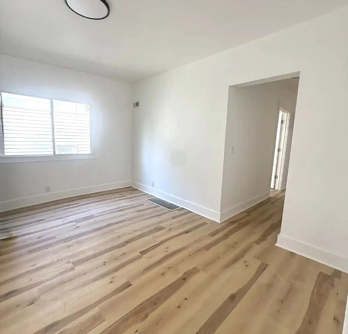 6 bed, 3.0 bath, 1920 sqft, $550 — Photo 3