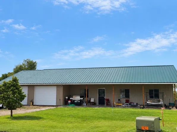 111 Stoltmans Ct, Minto, ND 58261