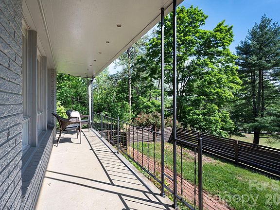 5th image of 301 Stratford Rd