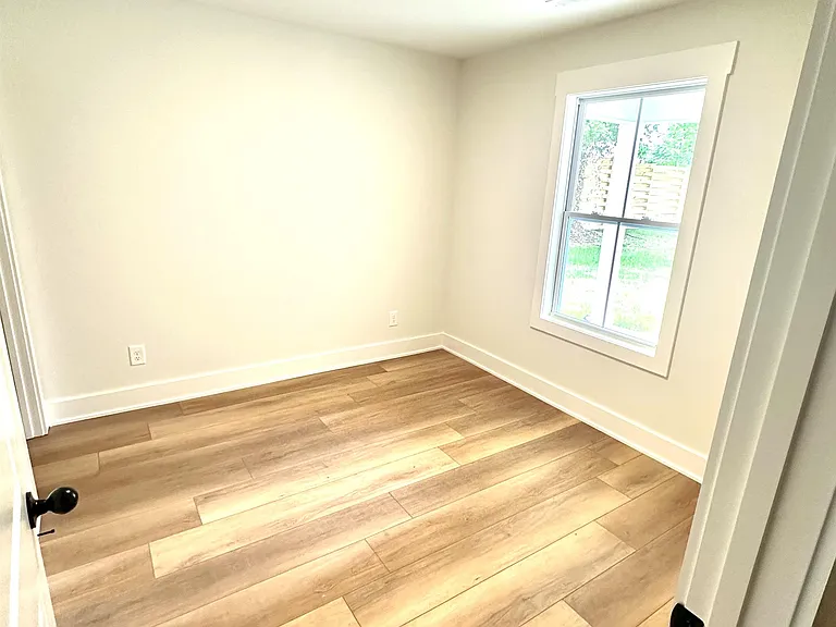 216 Victor Reiter Pkwy #B — Photo 4