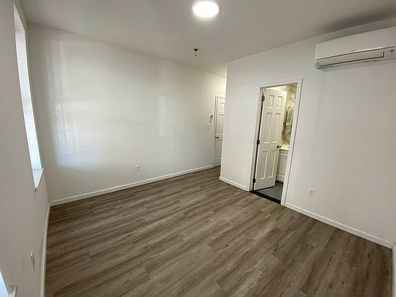 5th image of 246 Menahan St Floor 1
