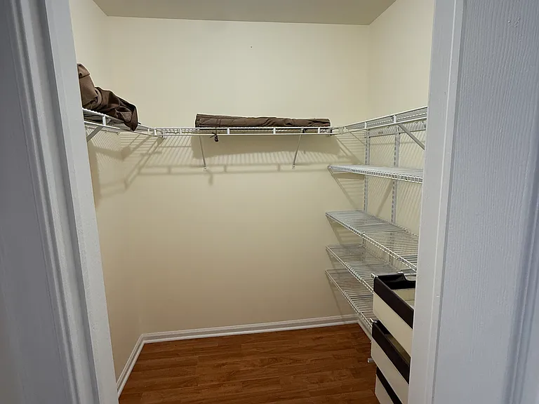 1079 Roseberry Ct — Photo 11
