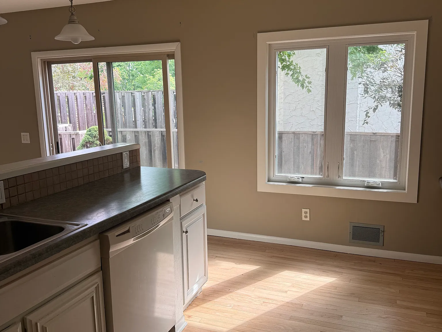3 bed, 2.5 bath, 1742 sqft, $2,600 — Photo 1