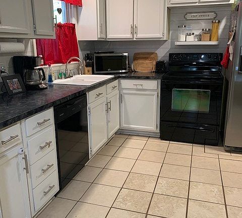 3rd image of 1221 Wayside Dr W