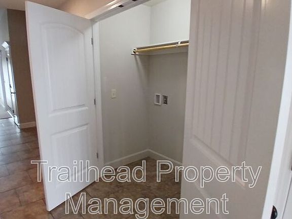 5th image of 9401 N Robinhood Ave