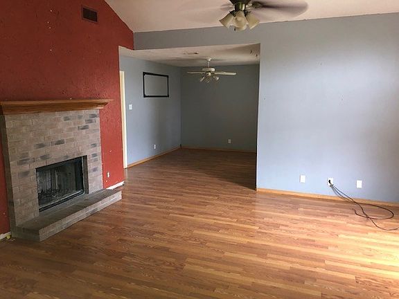 2nd image of 310 Dove Hollow Dr