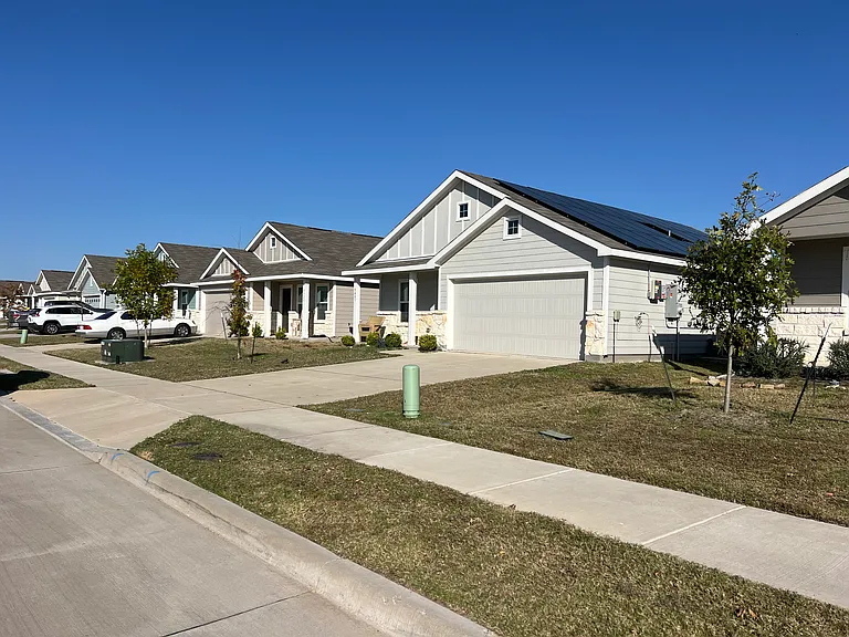 5405 Lavender Dr — Photo 2
