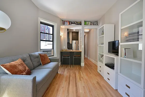 Rented by Domus Realty | media 11