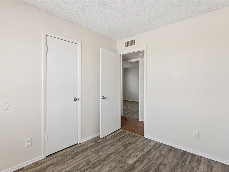 735 E South Mountain Ave — Photo 30