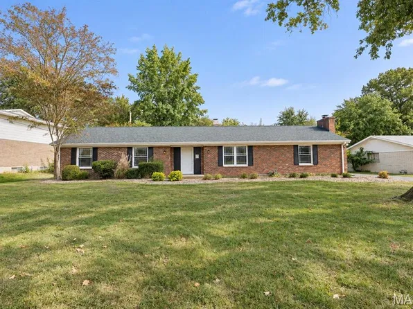 10 Tumbleweed Dr, Belleville, IL 62221