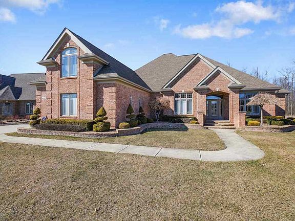 4th image of 61279 Burningwood Dr
