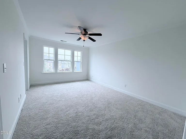 275 Michigan Ave — Photo 6
