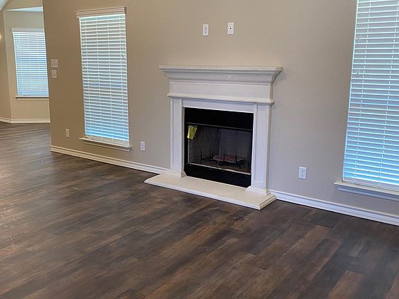 2nd image of 1938 Chesney Ln