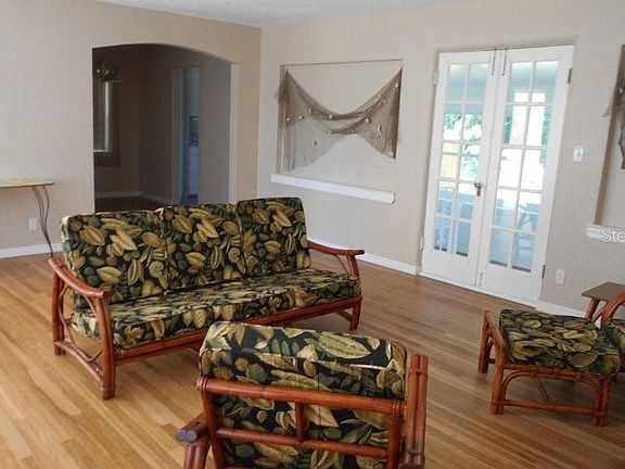 4th image of 529 Revilo Blvd
