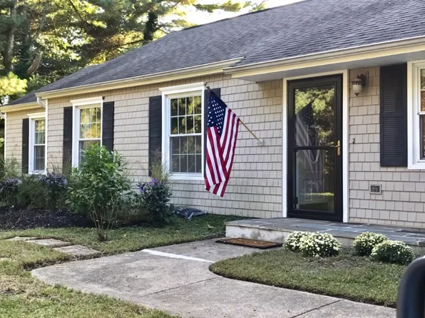 26 Tulip Ln, Red Bank, NJ 07701