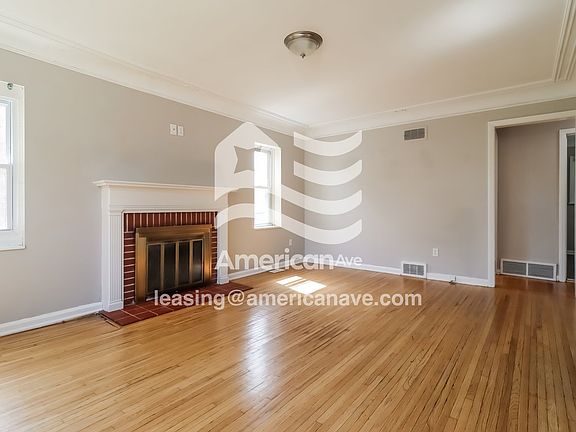 1036209_002_living_room_3.jpg
